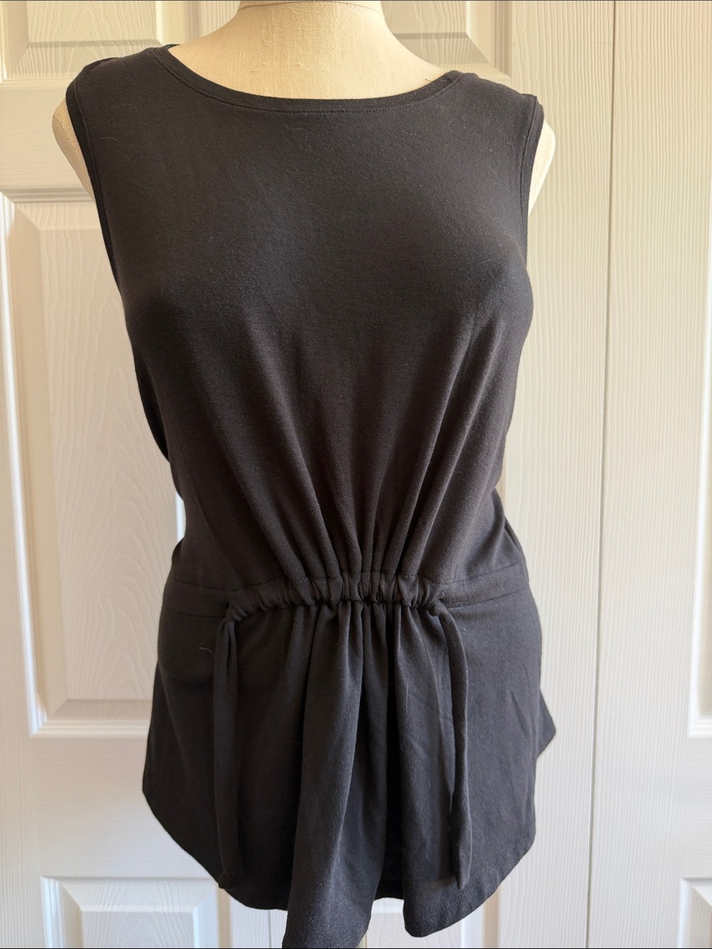 Simply Vera Vera Wang Drawstring Waist Black Knit Scoop Neck Top- SZ Large